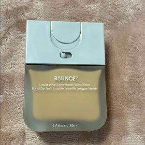 Beautyblender Bounce Foundation in 2.30
